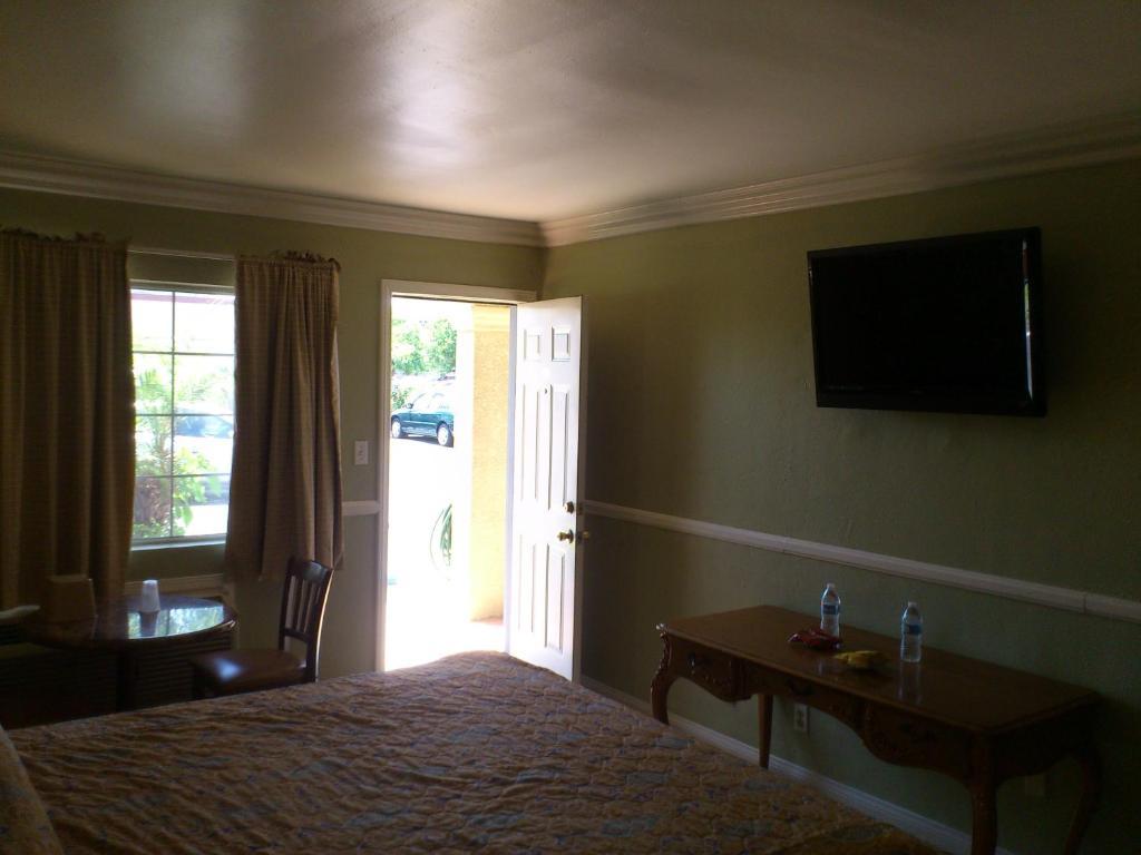 Santa Ana Travel Inn חדר תמונה