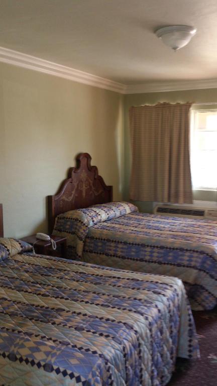 Santa Ana Travel Inn חדר תמונה