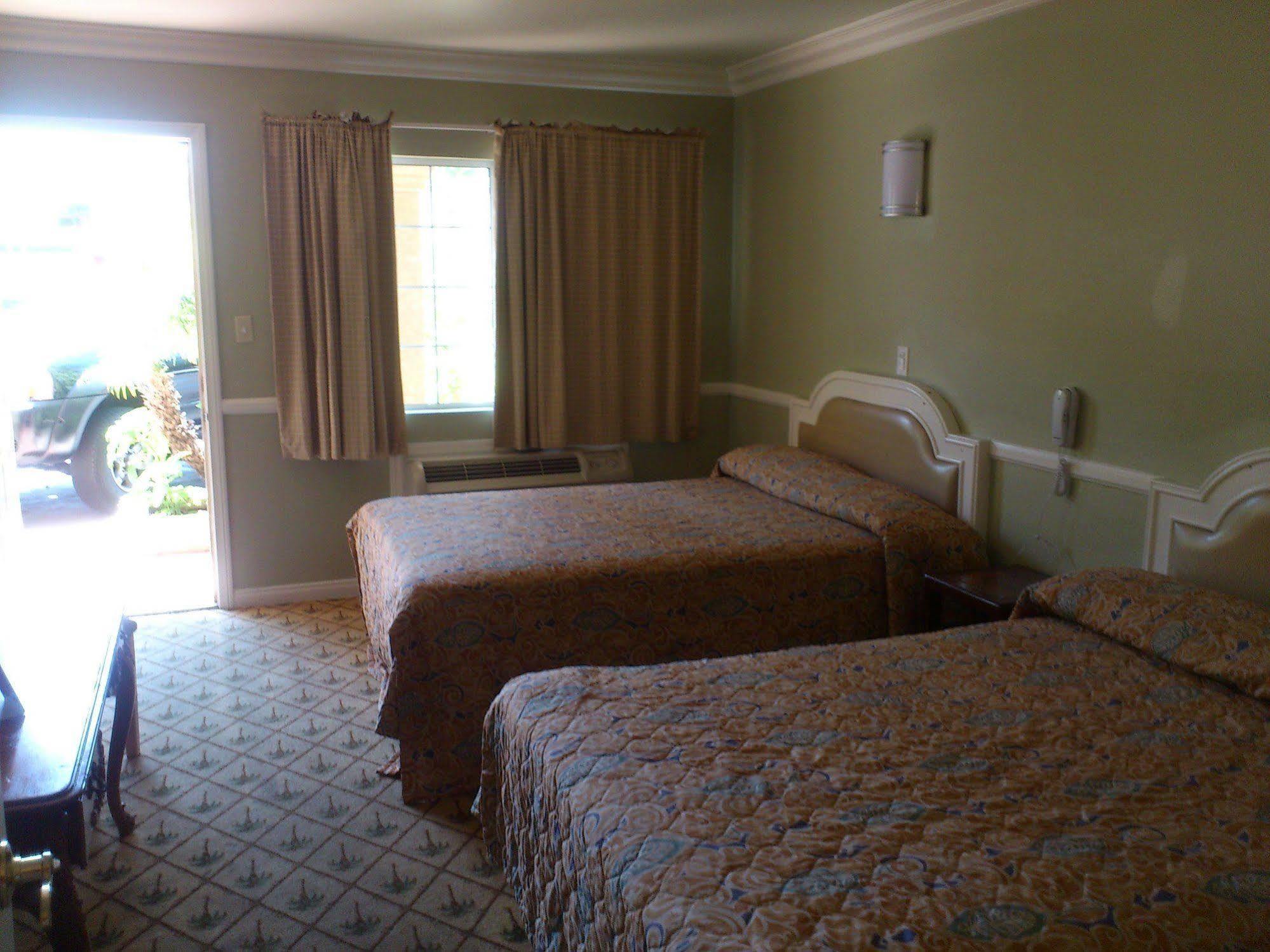 Santa Ana Travel Inn מראה חיצוני תמונה