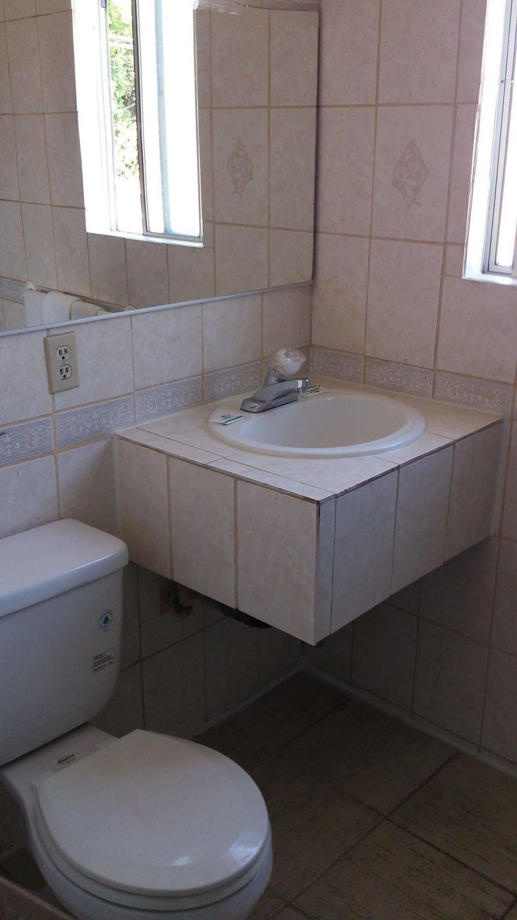 Santa Ana Travel Inn מראה חיצוני תמונה