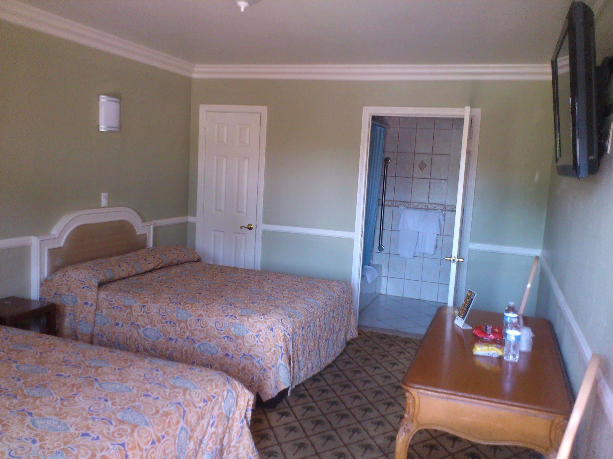 Santa Ana Travel Inn מראה חיצוני תמונה