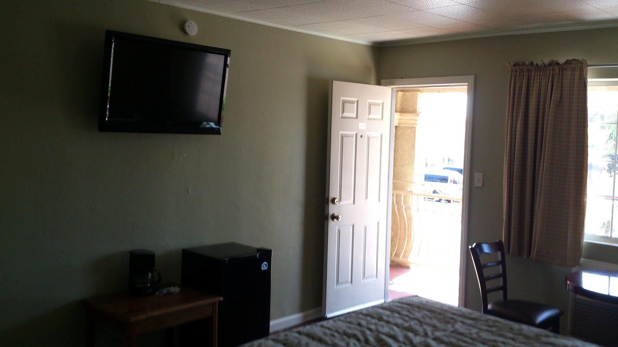 Santa Ana Travel Inn מראה חיצוני תמונה