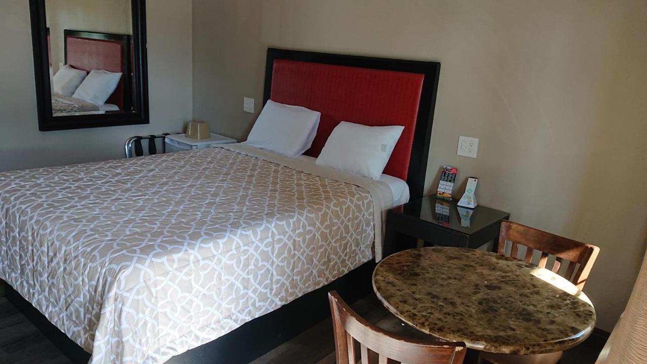 Santa Ana Travel Inn מראה חיצוני תמונה
